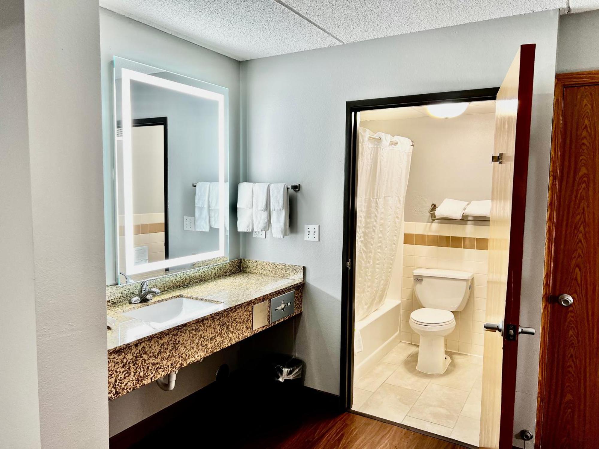 Americinn By Wyndham Shakopee Near Canterbury Park Room photo
